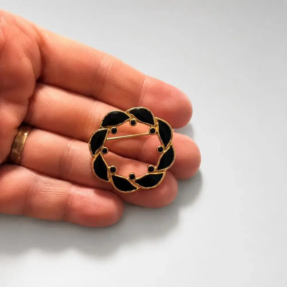 Black‎ Enamel Wreath Brooch Pin Circle Gold-tone 1.25